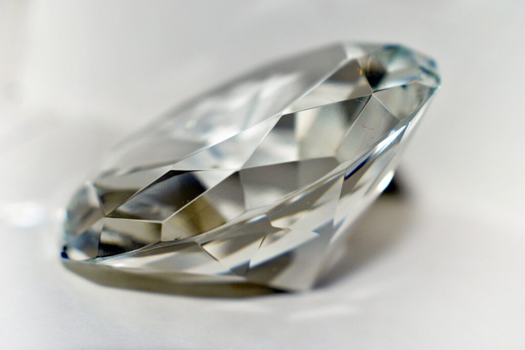 biżuteria z diamentami